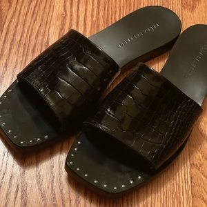Freda Salvador slides, size 6